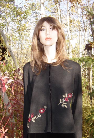 BLACK SWEATER EMBROIDERED WITH FLOWERS