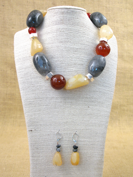 
YELLOW CHALCEDONY & RUST CARNELIAN & GRAY QU
QUARTZ WITH STERLING CLASP