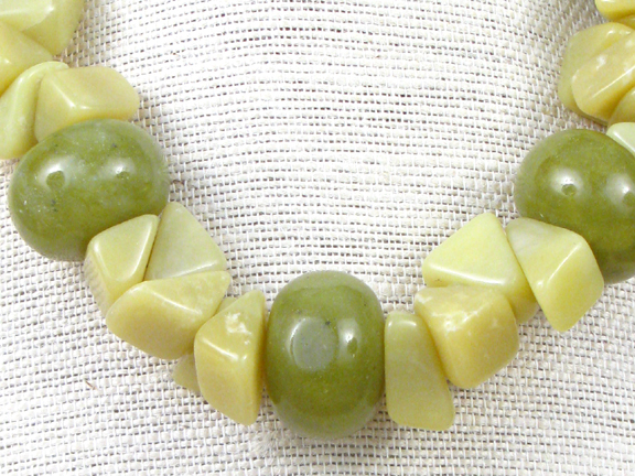 GREEN JADE 2 COLORS WITH GOLD VERMIEL CLASP