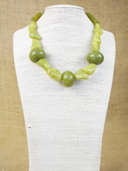 
GREEN JADE  WITH GOLD VERMEIL CLASP