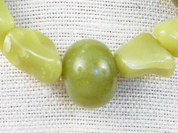 
GREEN JADE WITH GOLD VERMEIL CLASP