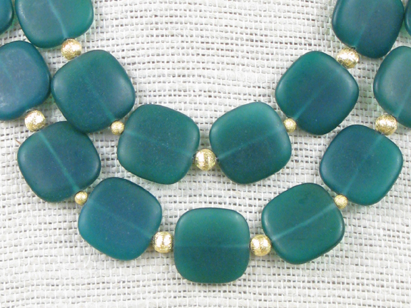 GREEN ONYX WITH GOLD VERMIEL BALLS AND CLASP