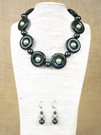 
GREEN RUSSIAN SERPENTINE DONUTS & DARK AND LIGHT GREEN SHELL PEARLS WITH GOLD VERMEIL CLASP