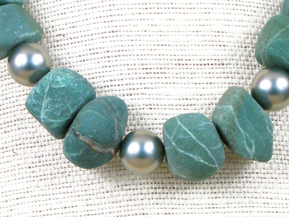 
GREEN AFHGANISTAN SERPENTINE & GRAY SHELL PEARLS WITH STERLING SILVER CLASP