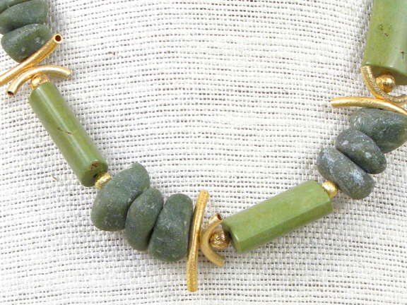 GREEN TURQUOISE & GREEN AFGANISTAN SERPENTINE & GOLD VERMEIL NOODLES WITH GOLD VERMEIL CLASP