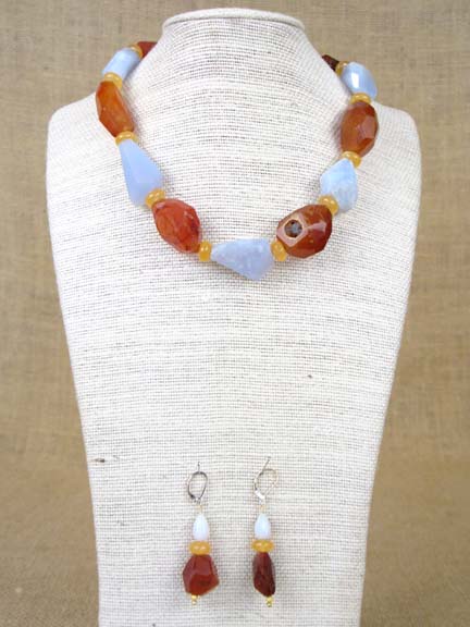 RED CHALCEDONY & BLUE CHALCEDONY & YELLOW JADE WITH GOLD VERMIEL CLASP