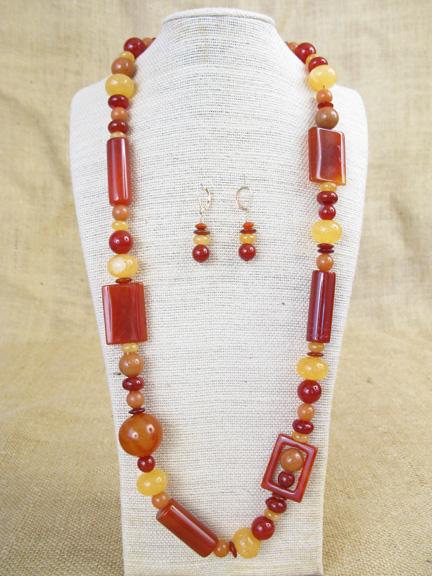 
RUST CARNELIAN & YELLOW JADE & TOPAZ & RED AGATE WITH GOLD PLATED CLASP