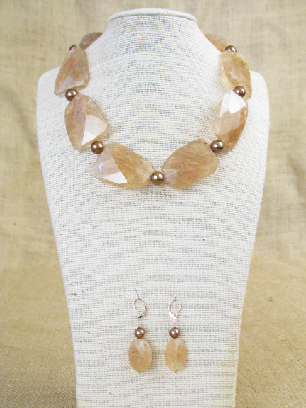 
BROWN MOSS QUARTZ & BROWN SHELL PEARLS WITH GOLD VERMEIL CLASP
