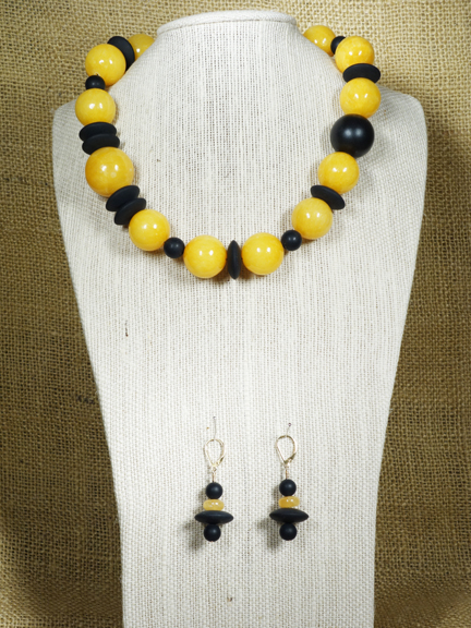 
YELLOW JADE and BLACK AGATE DISKS WITH GOLD PLATED CLASP