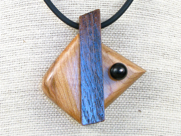 
MAPLE & MAHOGANY WOOD AND ONYX WITH RUBBER COLLAR