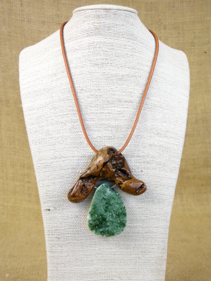 
ROOT WITH GREEN QUARTZ WITH LEATHER COLLAR