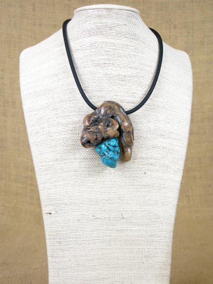 
BURLED ROOT IN GRAY & TURQUOISE WITH RUBBER COLLAR