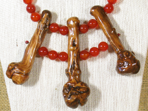 
3 ROOTS & CARNELIAN STONES AND GOLD PLATED CLASP