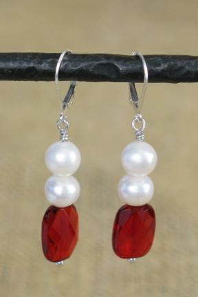 
Synthetic red garnet and pearls