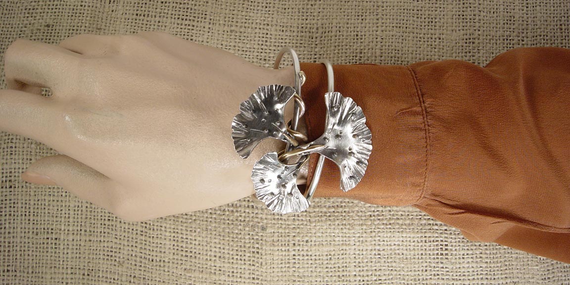 THOMAS MANN GINKGO CUFF IN SILVER