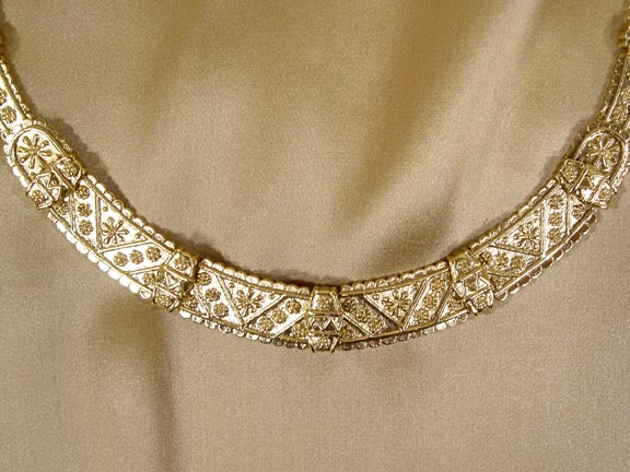 ITALIAN GRANULATED NECKLACE DETAIL