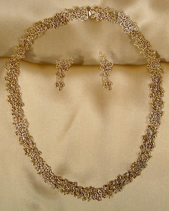 MARTHA WASHINGTON'S WILD ROSE WEDDING LACE JEWELRY FROM MOUNT VERNON