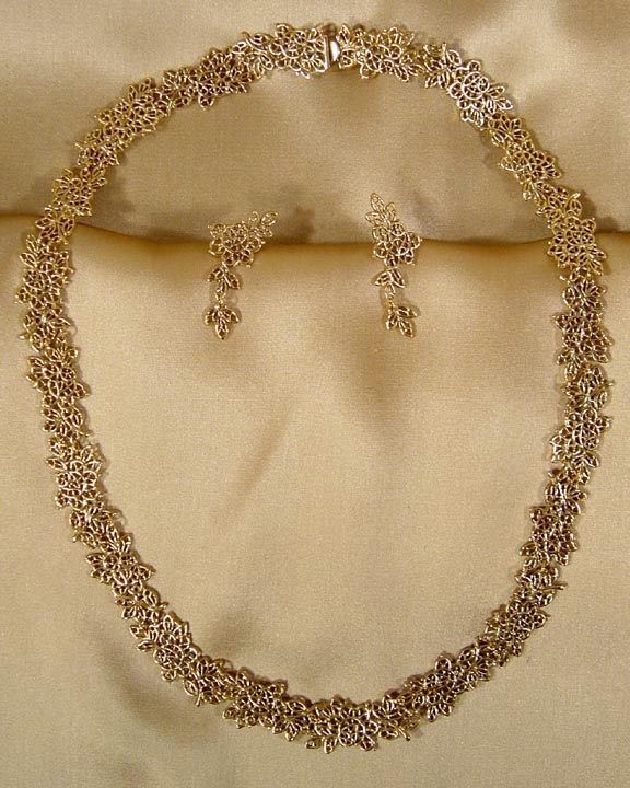 MARTHA WASHINGTON'S WILD ROSE WEDDING LACE JEWELRY FROM MOUNT VERNON