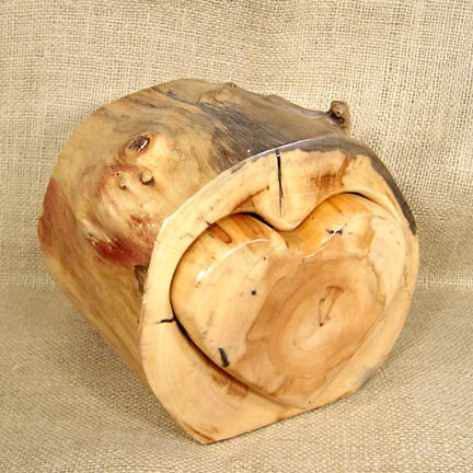 LOG HEART BOX