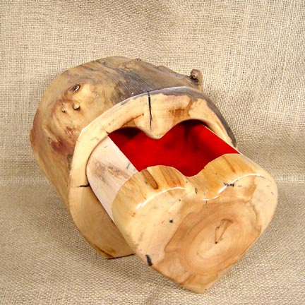 LOG HEART BOX