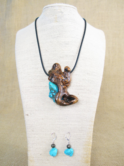 
BURLED ROOT & TURQUOISE CARVED INTO ROOT WITH RUBBER COLLAR