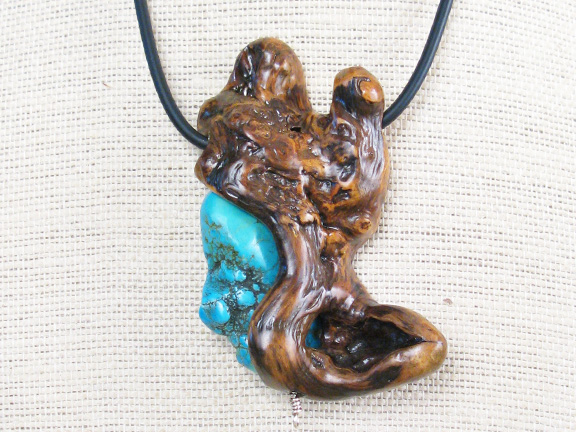 
BURLED ROOT & TURQUOISE CARVED INTO ROOT WITH RUBBER COLLAR