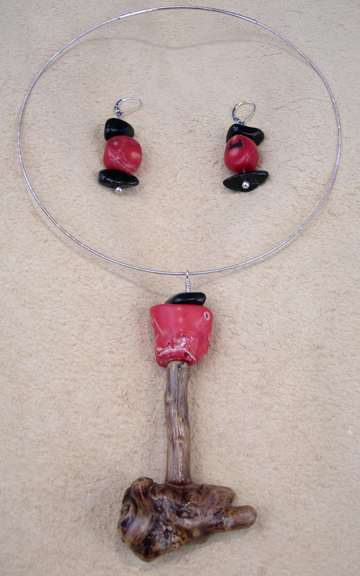 BURLED ROOT WITH RED CORAL AND OYNX