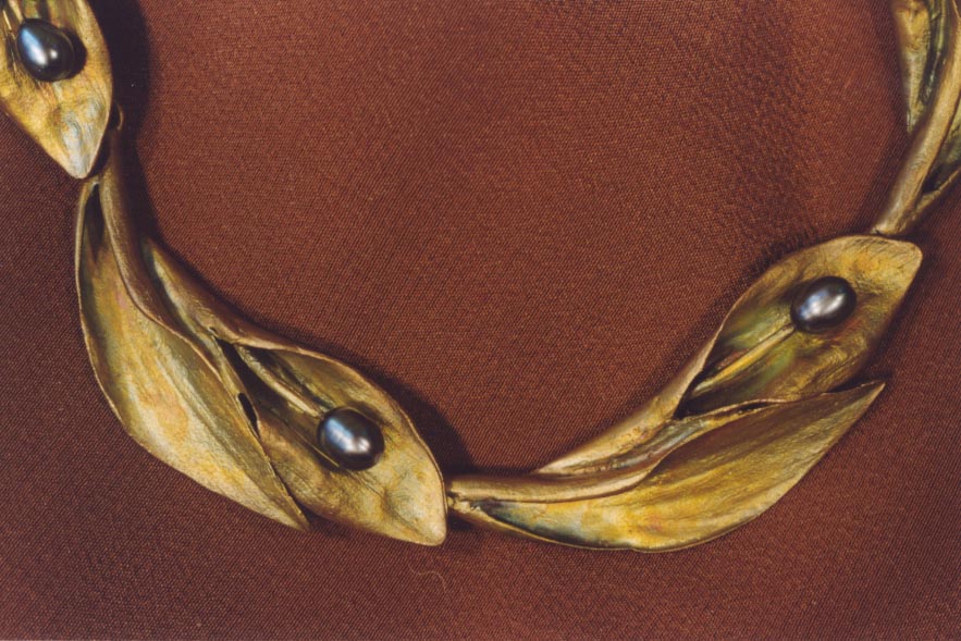 HOSTA BRONZE NECKLACE DETAIL JEWELRY